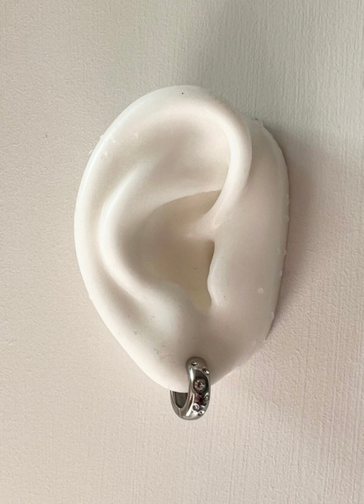 Miniature zircon hoops